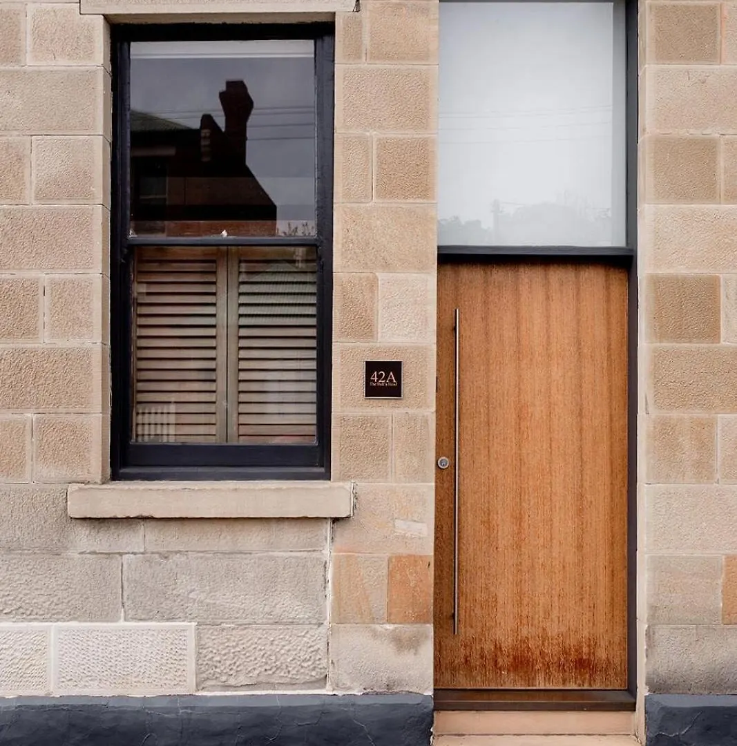 Inner-City Sanctuary With Off-Street Parking Χόμπαρτ