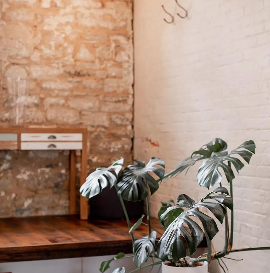 Inner-City Sanctuary With Off-Street Parking Χόμπαρτ